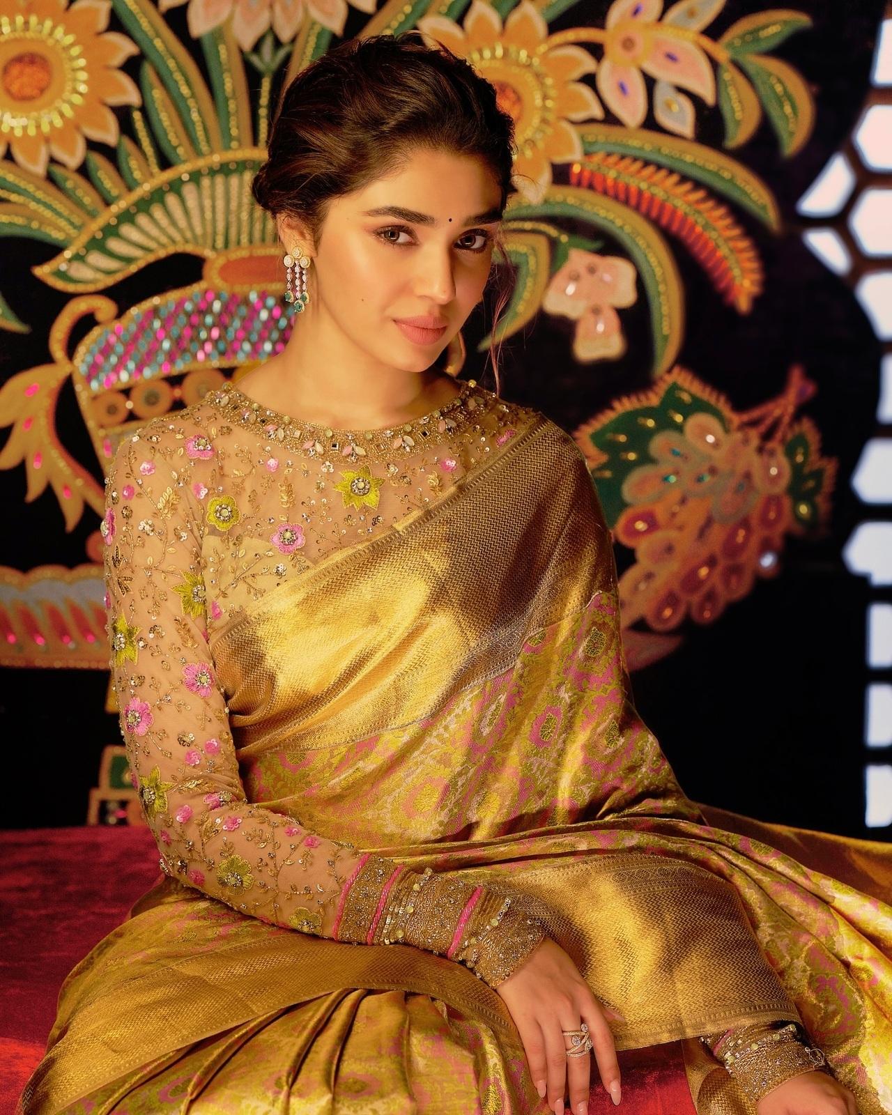 Krithi left us in awe of her look yet again as she donned this golden coloured saree with embellished blouse. She ties a bun and opted for dewy makeup that enhanced her appearance. 